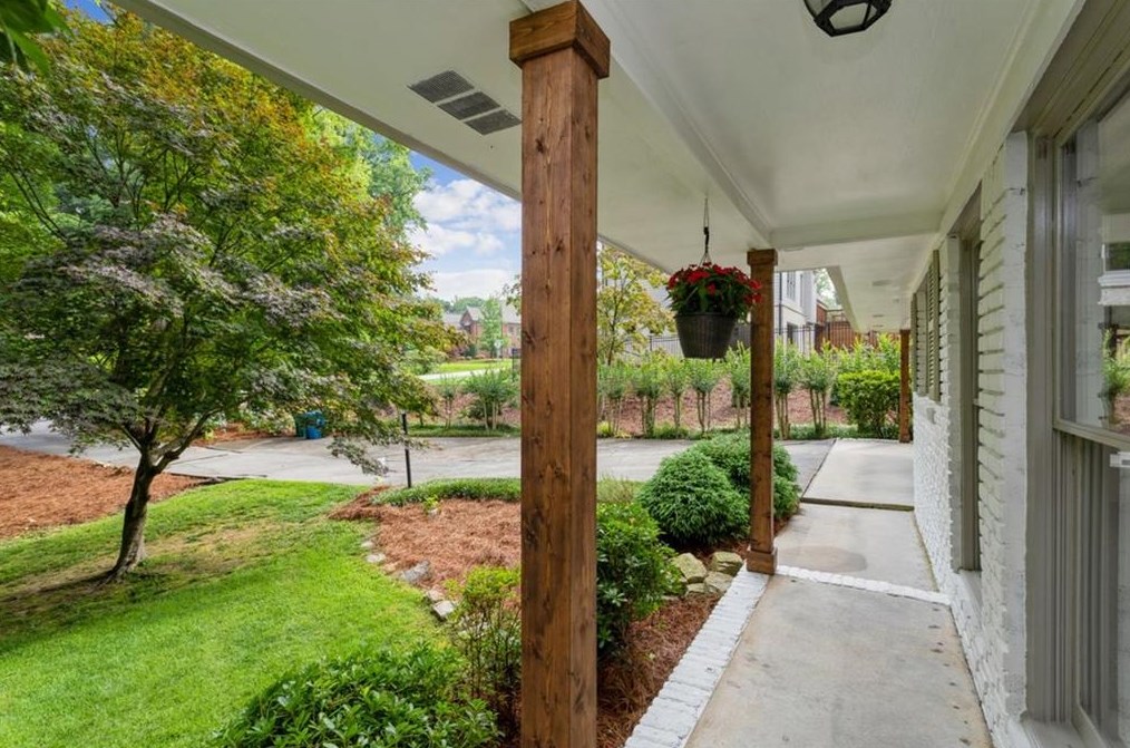 2000 Westwood Cir, Smyrna GA  30080-5851 exterior