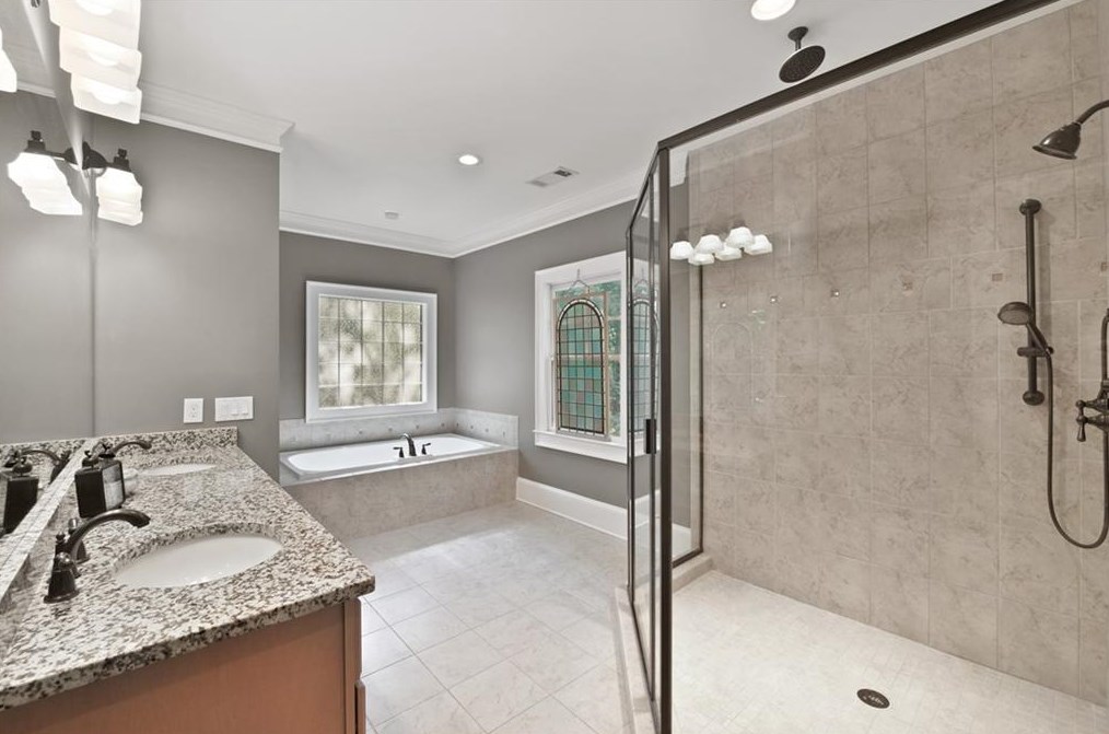 1847 Butlers Ln, Decatur GA  30033-4001 exterior