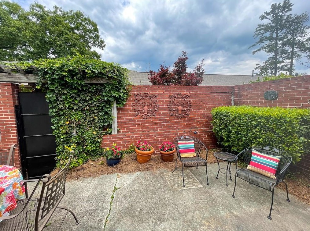 5375 Roswell Rd, Atlanta GA  30342-1973 exterior