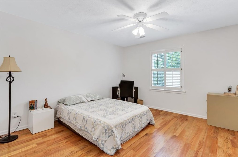 524 Commerce Dr, Decatur GA  30030-2608 exterior