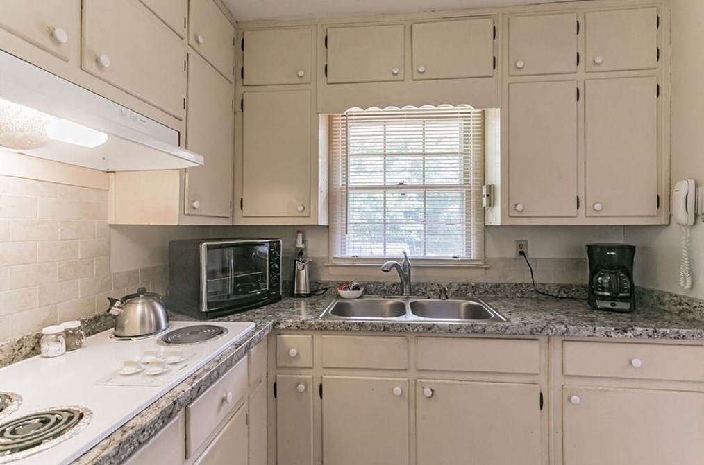 4032 Gretna Green Dr, Decatur GA  30035-1351 exterior