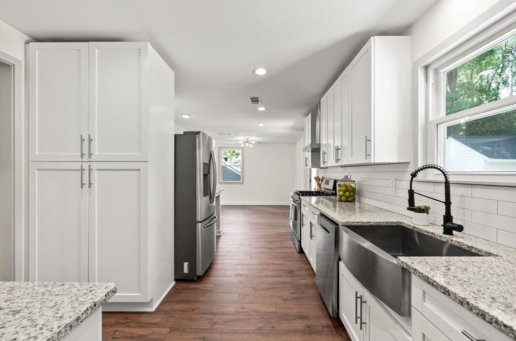 1231 Thomas Rd, Decatur GA  30030-4618 exterior