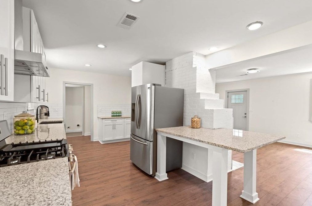 1231 Thomas Rd, Decatur GA  30030-4618 exterior