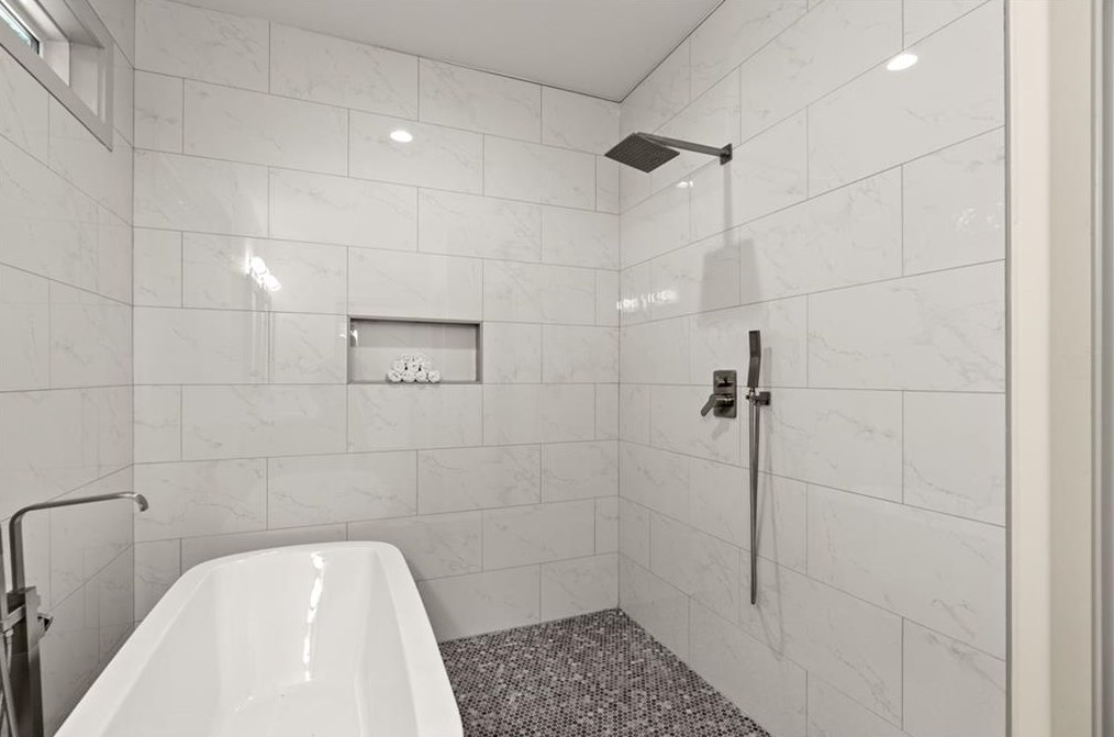 1231 Thomas Rd, Decatur GA  30030-4618 exterior