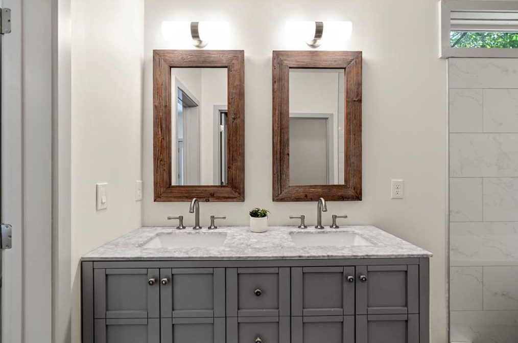 1231 Thomas Rd, Decatur GA  30030-4618 exterior