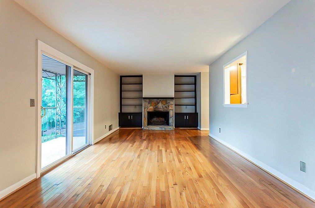 1718 Woodcliff Ct, Atlanta GA  30329-2433 exterior