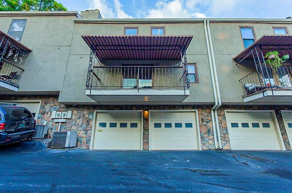 1718 Woodcliff Ct, Atlanta GA  30329-2433 exterior