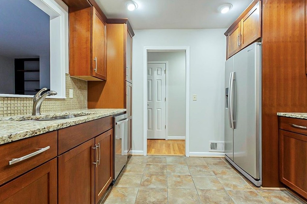 1718 Woodcliff Ct, Atlanta GA  30329-2433 exterior