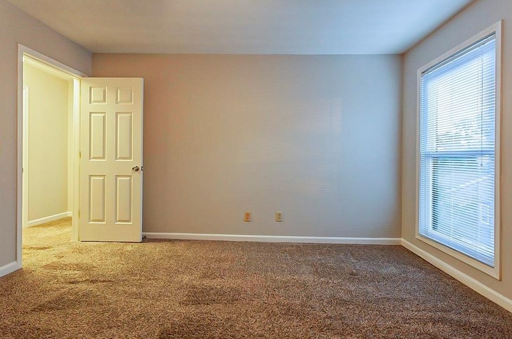 1718 Woodcliff Ct, Atlanta GA  30329-2433 exterior
