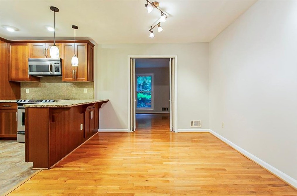 1718 Woodcliff Ct, Atlanta GA  30329-2433 exterior