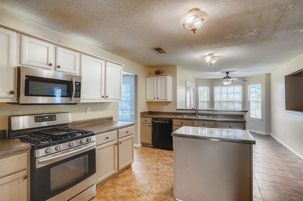 2176 Trickle Creek Ct, Decatur GA  30035-2524 exterior