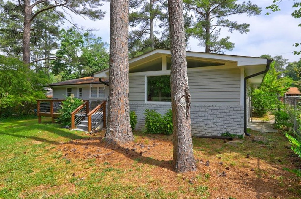 3331 Casa Linda Dr, Decatur GA  30032-7152 exterior