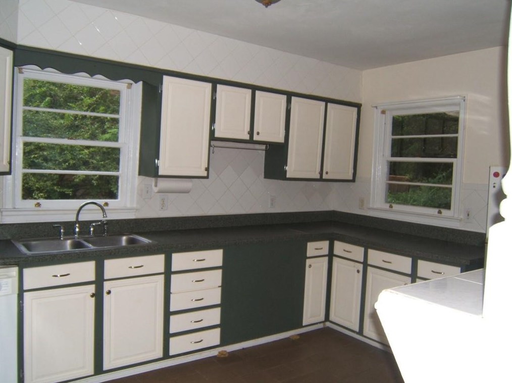 1333 Peachcrest Rd, Decatur GA  30032-2505 exterior