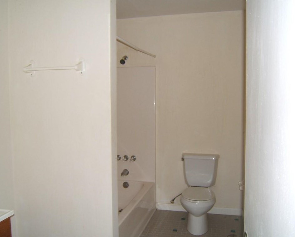 1333 Peachcrest Rd, Decatur GA  30032-2505 exterior