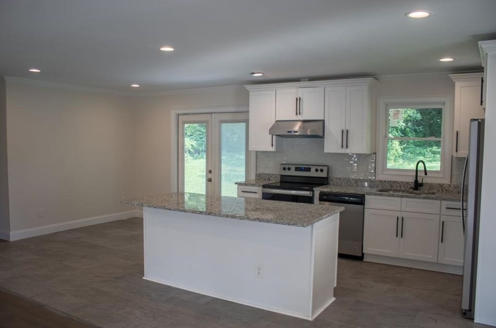 2352 Woodcastle Ln, Atlanta GA  30316-3708 exterior