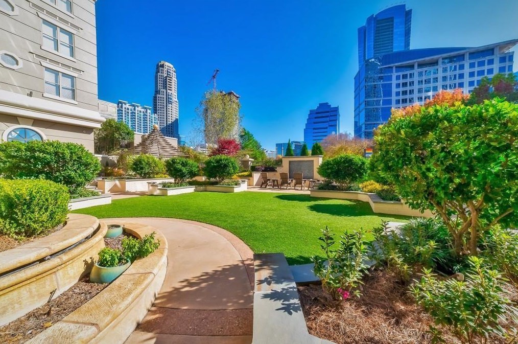 3334 Peachtree Rd, Atlanta GA  30326-6801 exterior