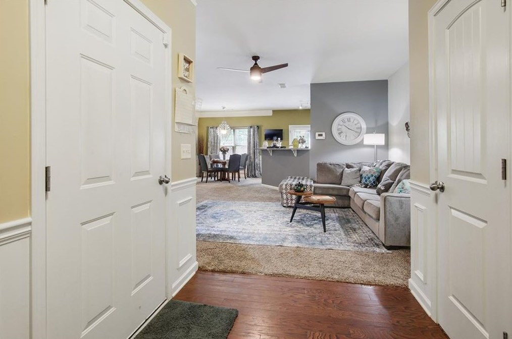 562 Oakside Pl, Acworth GA  30102-8811 exterior