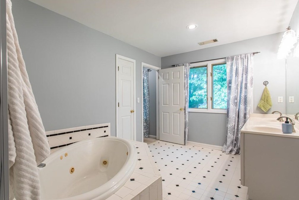 105 Ridley Ln, Decatur GA  30030-2910 exterior