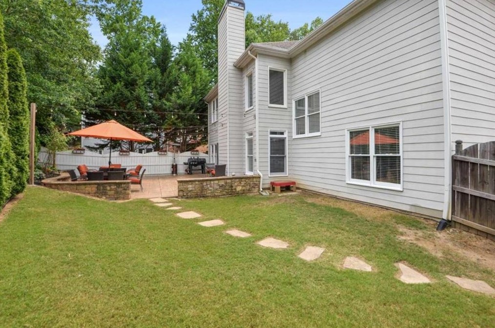 260 Ennisbrook Dr, Smyrna GA  30082-2433 exterior