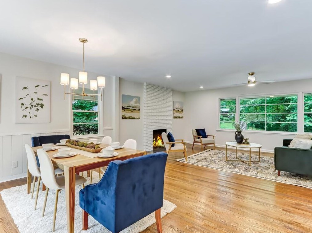 2556 Sunset Dr, Atlanta GA  30345-1947 exterior