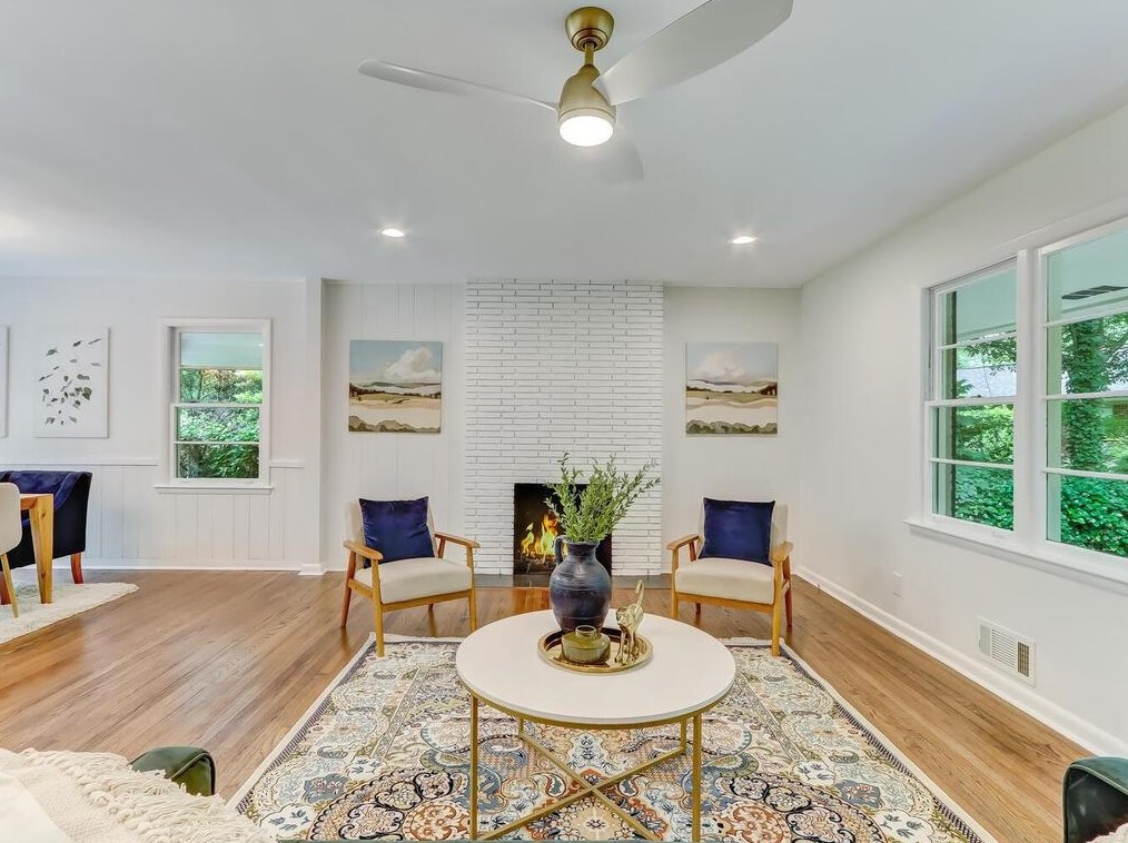 2556 Sunset Dr, Atlanta GA  30345-1947 exterior