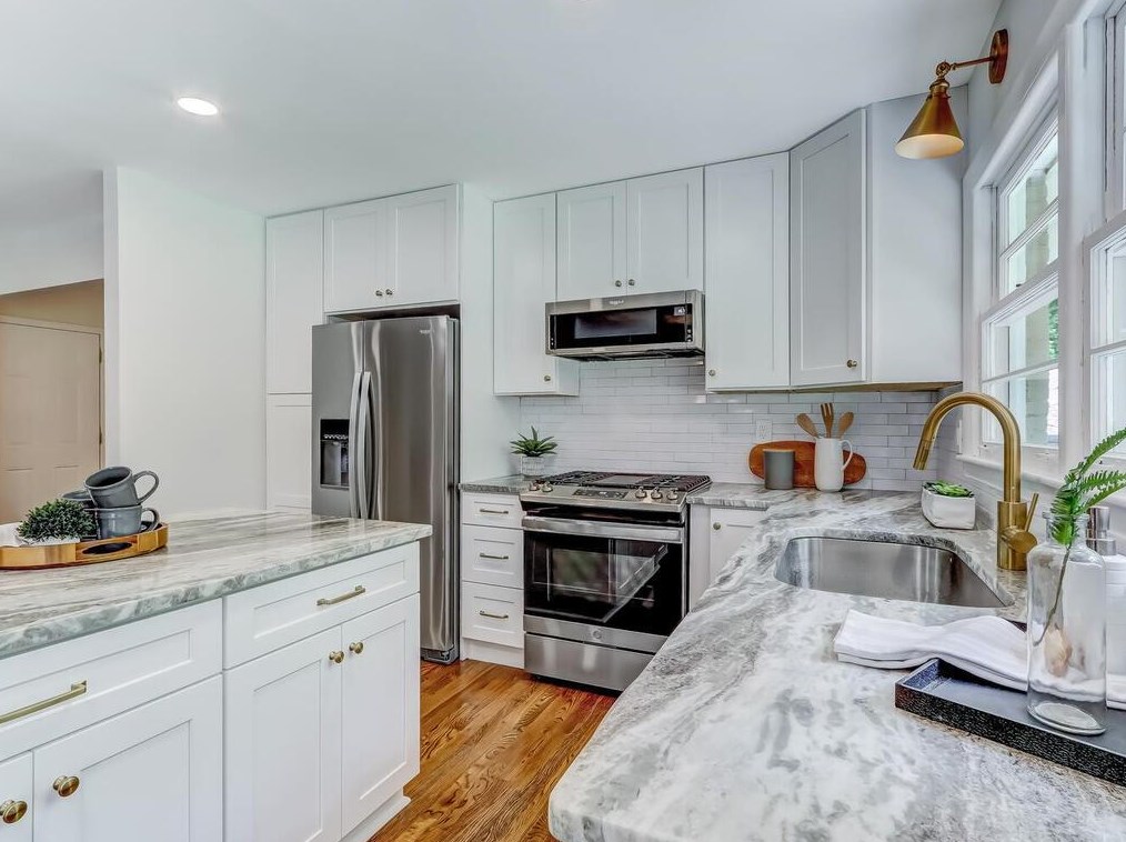 2556 Sunset Dr, Atlanta GA  30345-1947 exterior