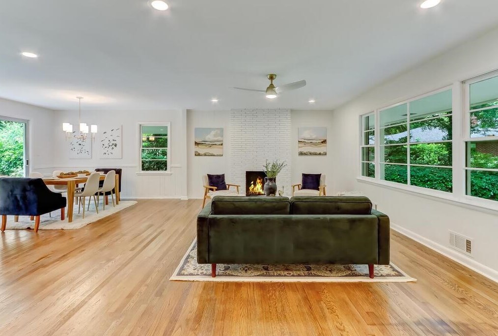 2556 Sunset Dr, Atlanta GA  30345-1947 exterior