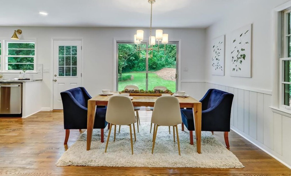 2556 Sunset Dr, Atlanta GA  30345-1947 exterior