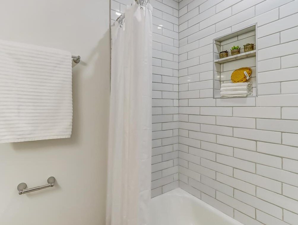 2556 Sunset Dr, Atlanta GA  30345-1947 exterior