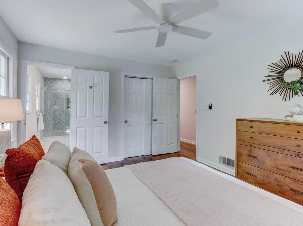 2556 Sunset Dr, Atlanta GA  30345-1947 exterior