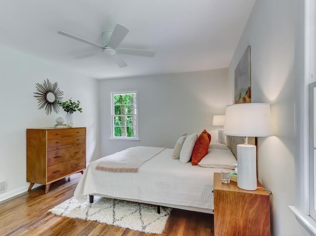 2556 Sunset Dr, Atlanta GA  30345-1947 exterior