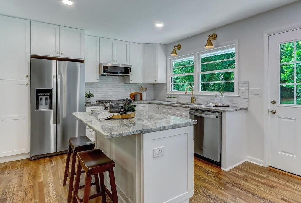 2556 Sunset Dr, Atlanta GA  30345-1947 exterior