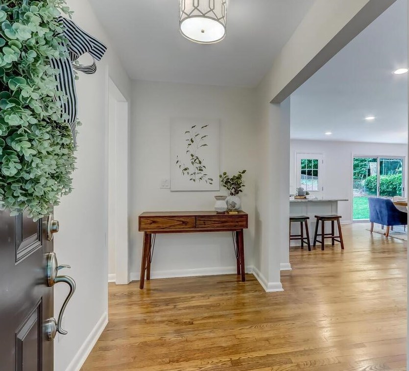 2556 Sunset Dr, Atlanta GA  30345-1947 exterior