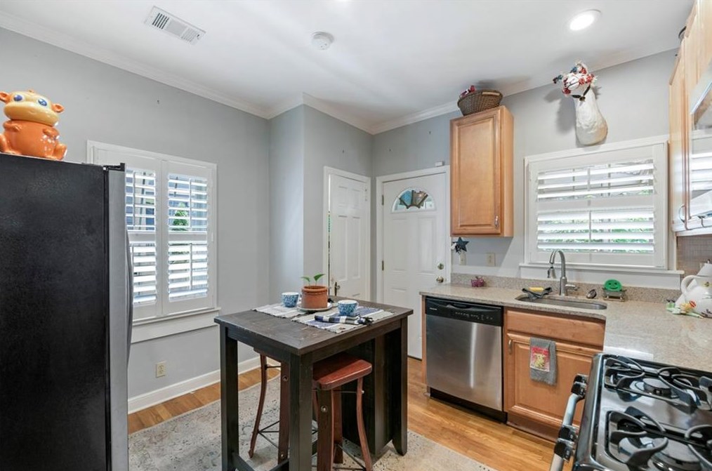 837 Lake Dr, Decatur GA  30030-4903 exterior