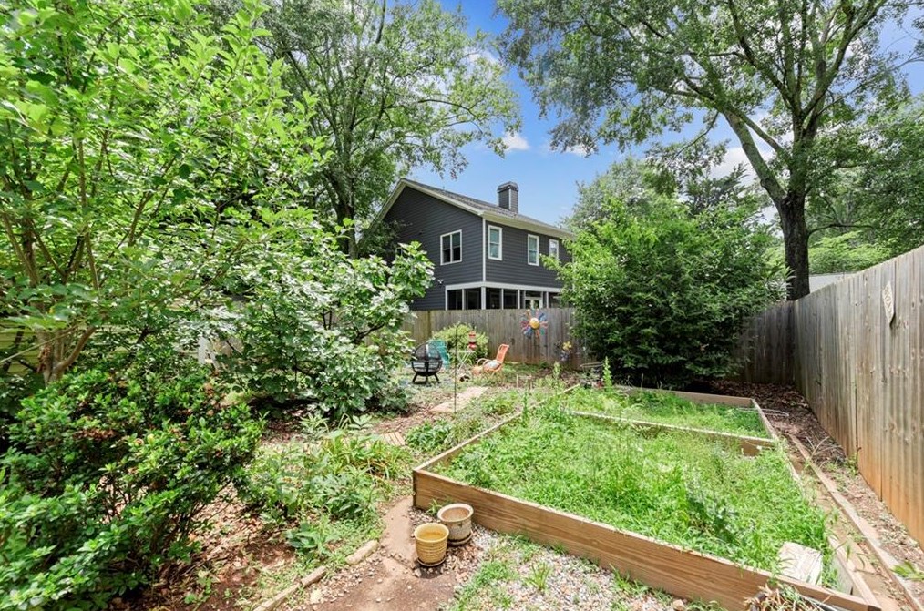 837 Lake Dr, Decatur GA  30030-4903 exterior