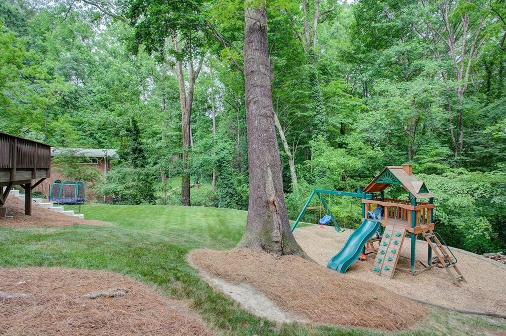 2676 Ridge Valley Rd, Atlanta GA  30327-1824 exterior