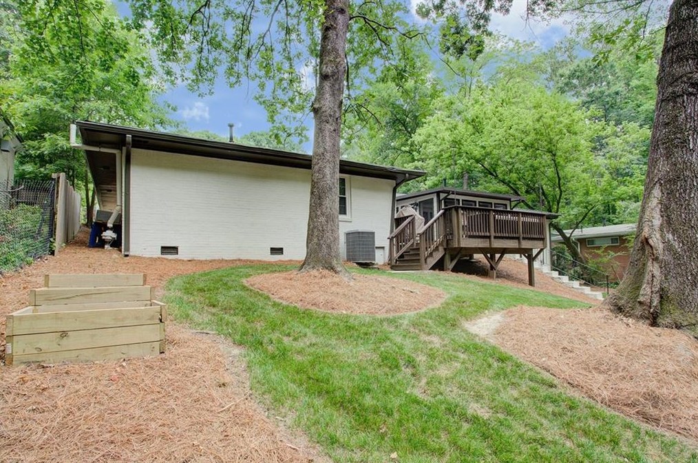 2676 Ridge Valley Rd, Atlanta GA  30327-1824 exterior