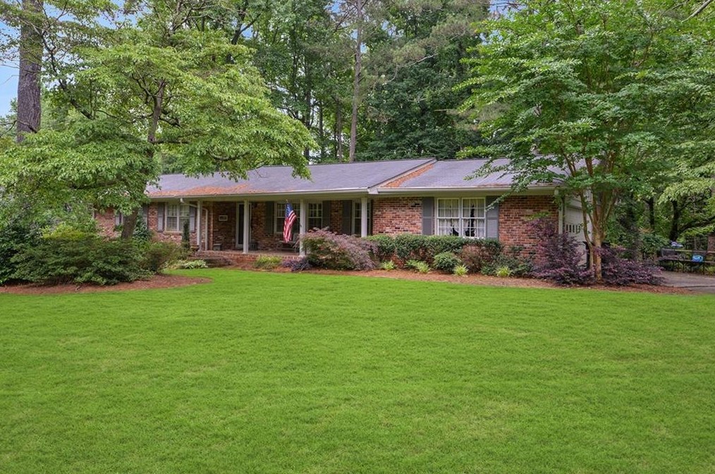 2220 Cumberland Dr, Smyrna GA  30080-4661 exterior