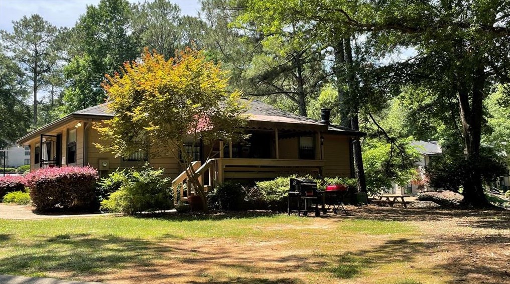 9400 Roberts Dr, Atlanta GA  30350-2016 exterior