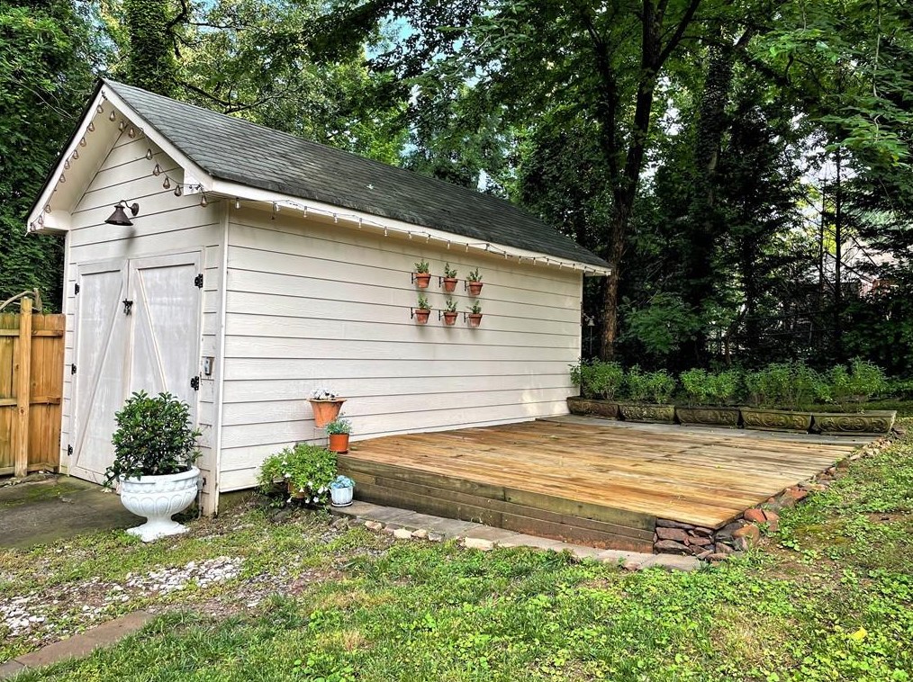 2461 Woodland Cir, Atlanta GA  30344-2765 exterior