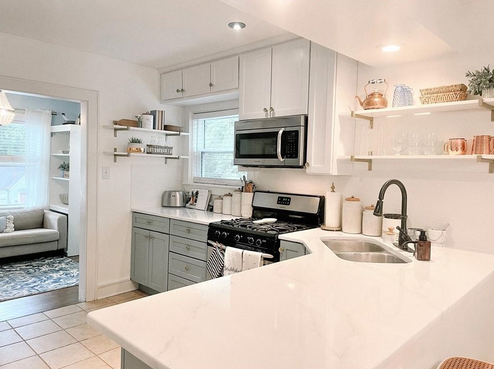 2461 Woodland Cir, Atlanta GA  30344-2765 exterior