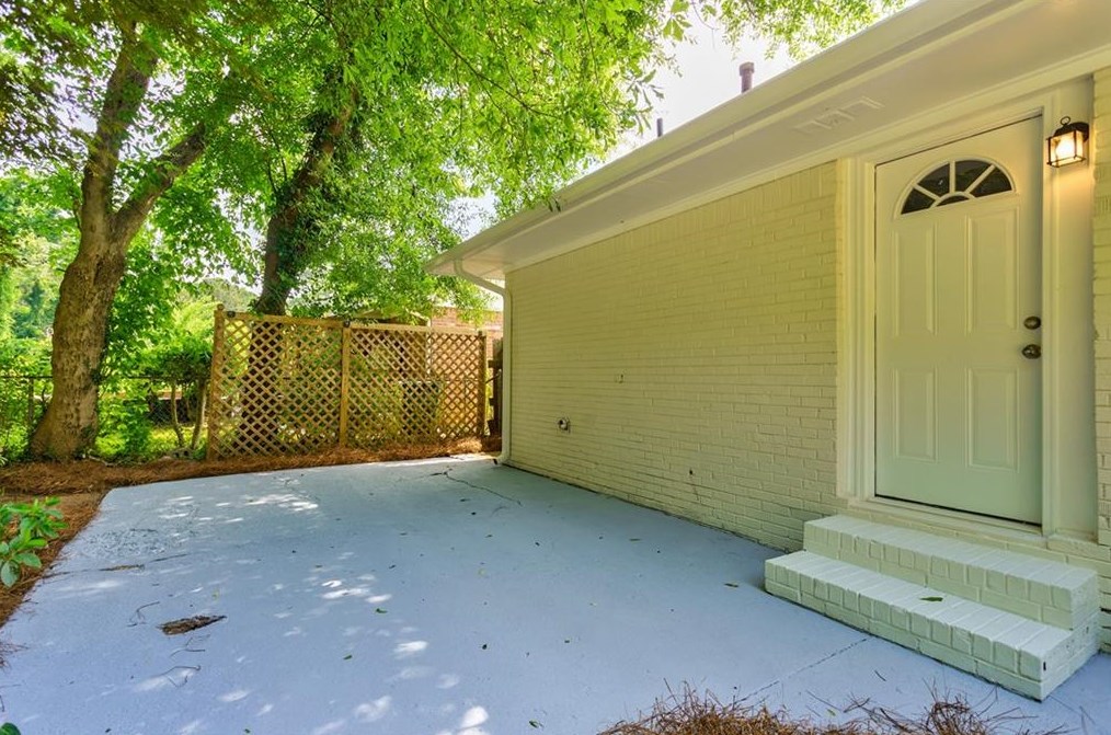 2409 Shamrock Dr, Decatur GA  30032-7149 exterior