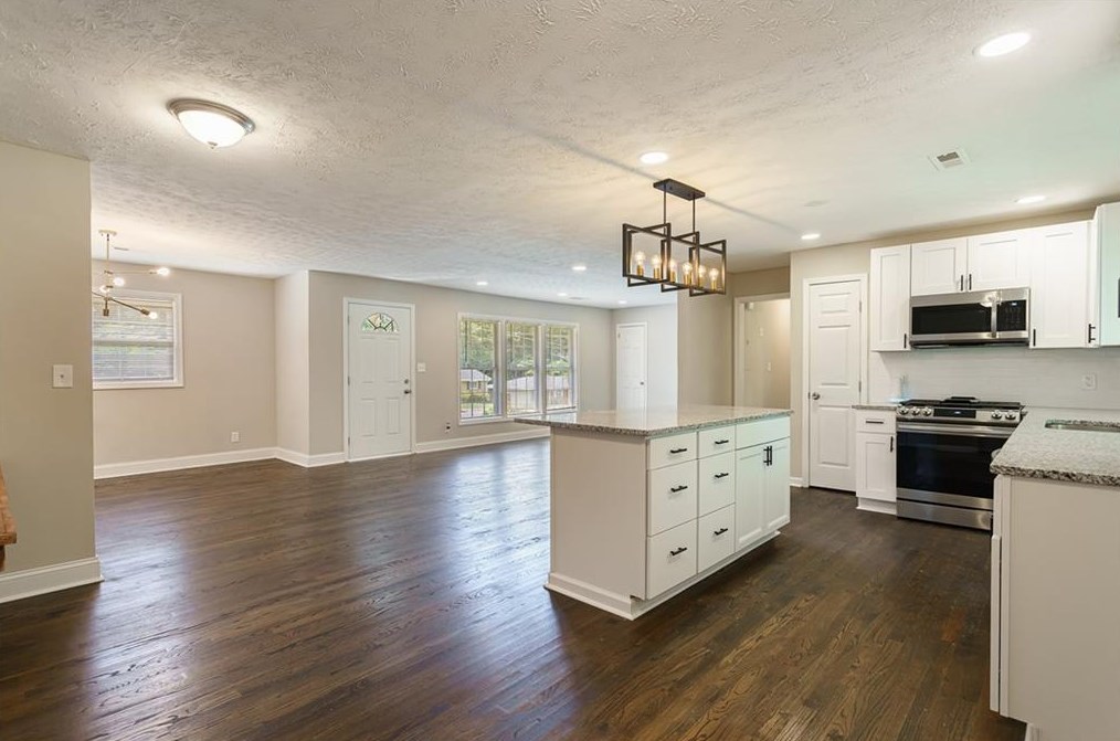 2409 Shamrock Dr, Decatur GA  30032-7149 exterior