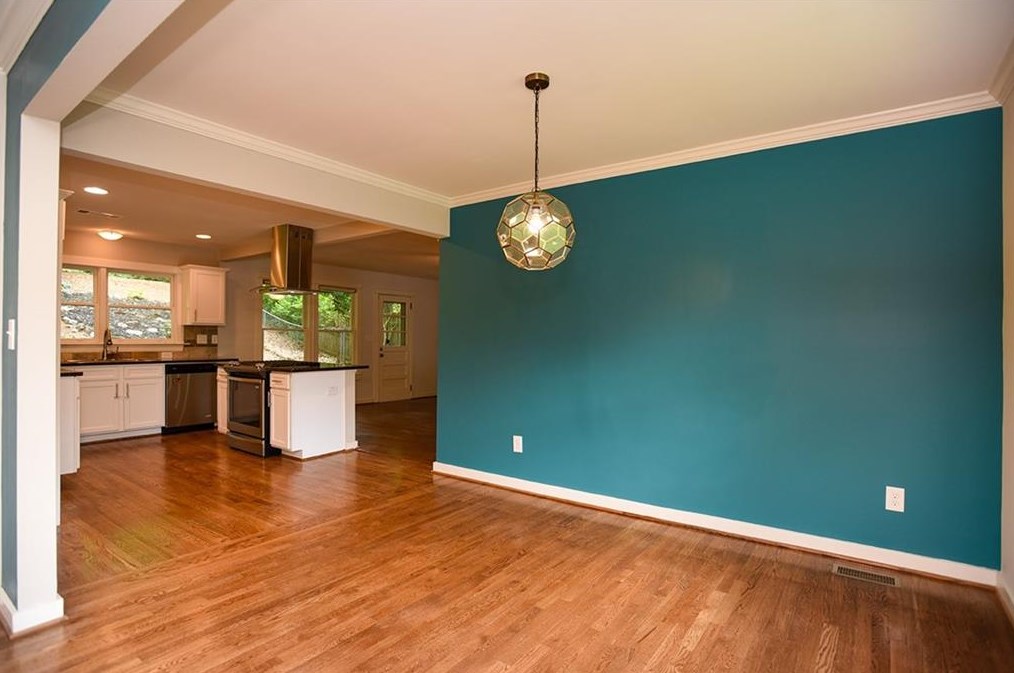 2424 Hunting Valley Dr, Decatur GA  30033-4228 exterior