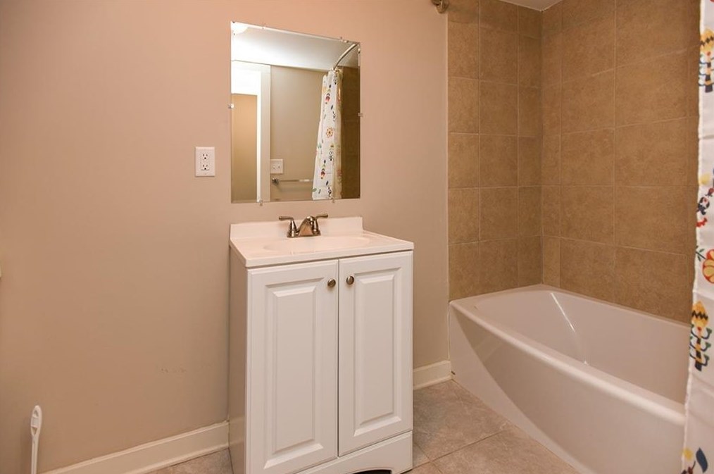 2424 Hunting Valley Dr, Decatur GA  30033-4228 exterior