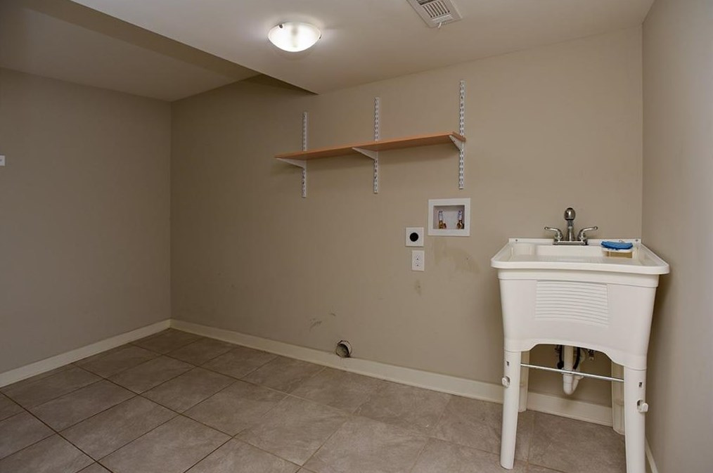 2424 Hunting Valley Dr, Decatur GA  30033-4228 exterior