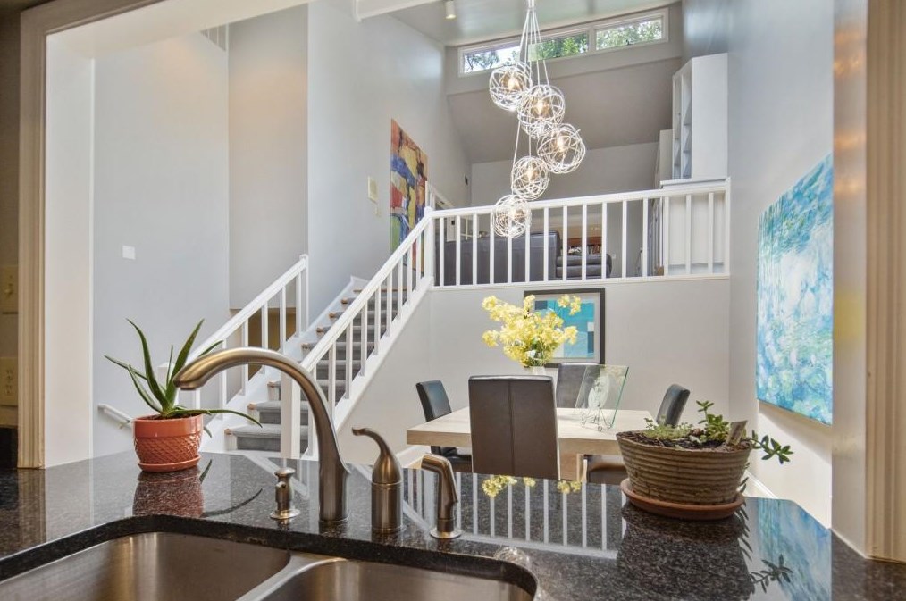1834 Rockridge Pl, Atlanta GA  30324-5264 exterior