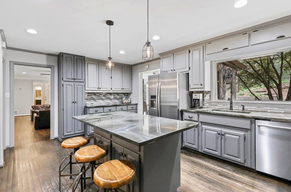 4384 Whitewater Creek Rd, Atlanta GA  30327-3958 exterior