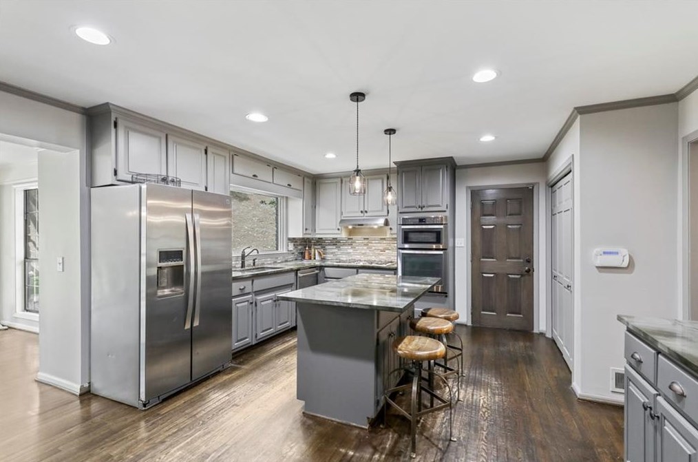 4384 Whitewater Creek Rd, Atlanta GA  30327-3958 exterior