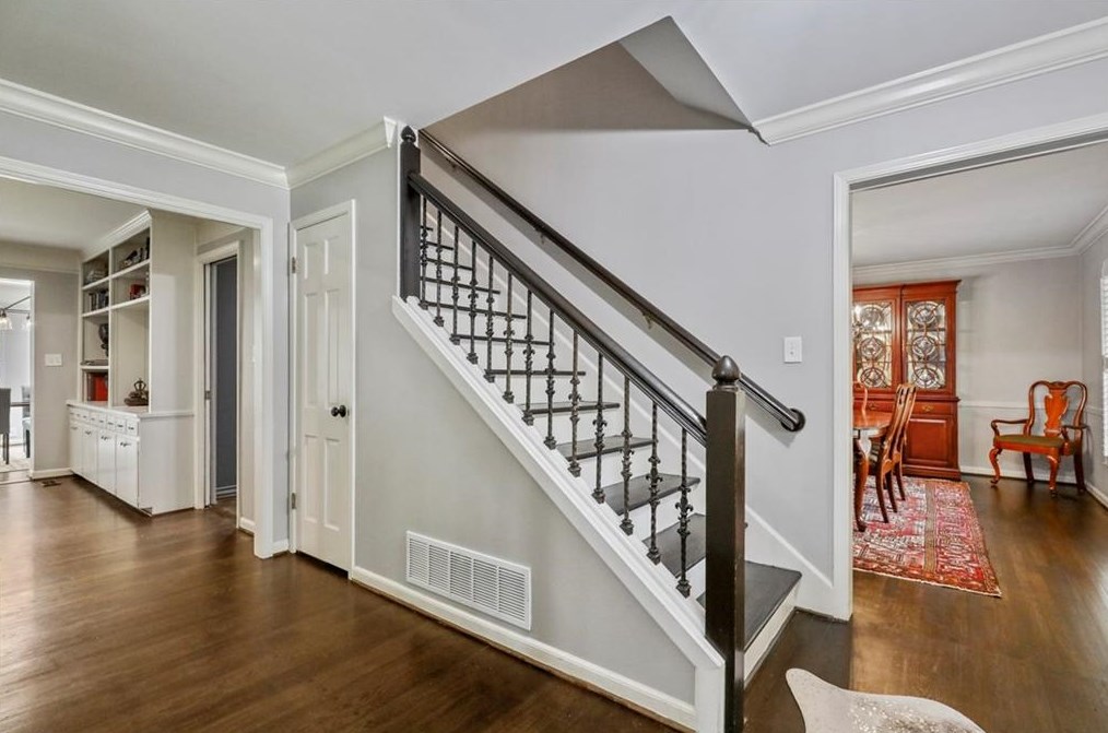 4384 Whitewater Creek Rd, Atlanta GA  30327-3958 exterior